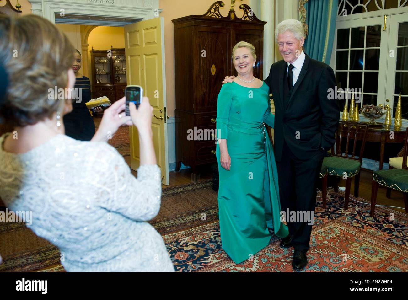 hillary clinton dress state dinner Hillary Clinton Fashions Caftan for White House State Dinner