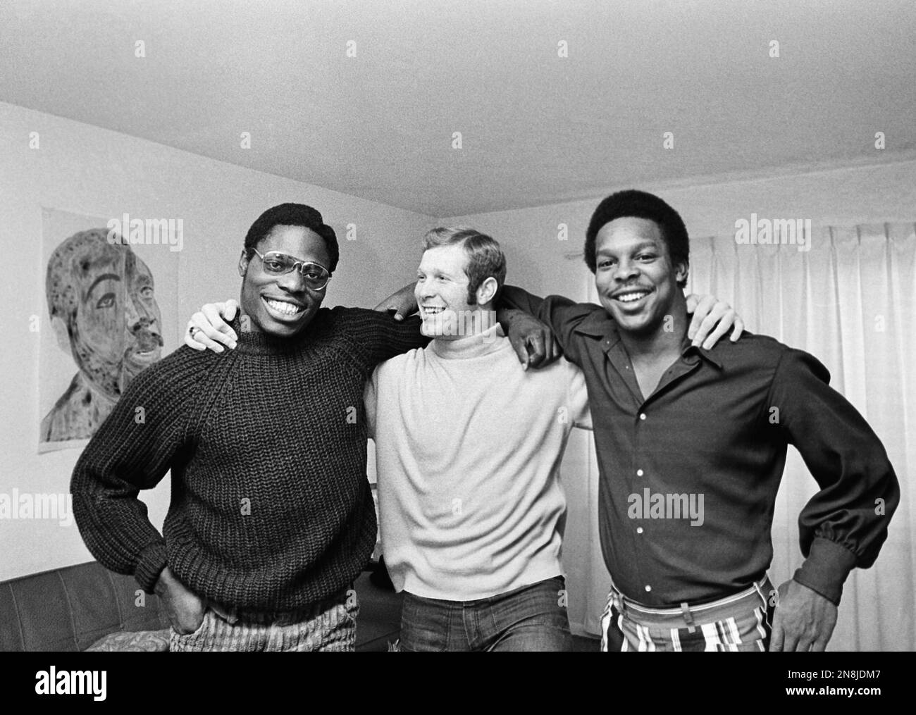 Ohio State quarterback Rex Kern, center, who handed off the football to