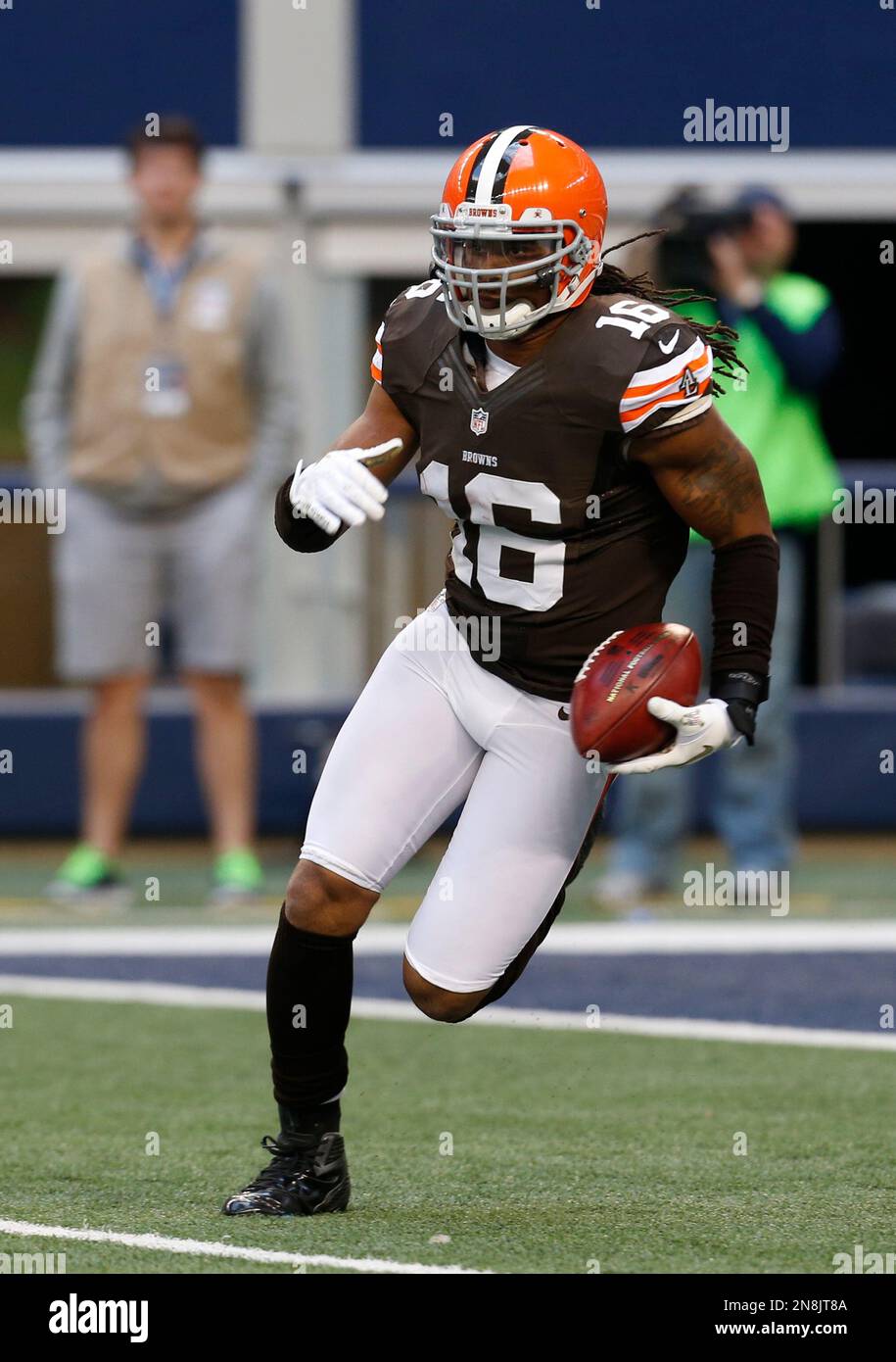 Cleveland Browns wide receiver Joshua Cribbs returns a punt in the second half of an NFL