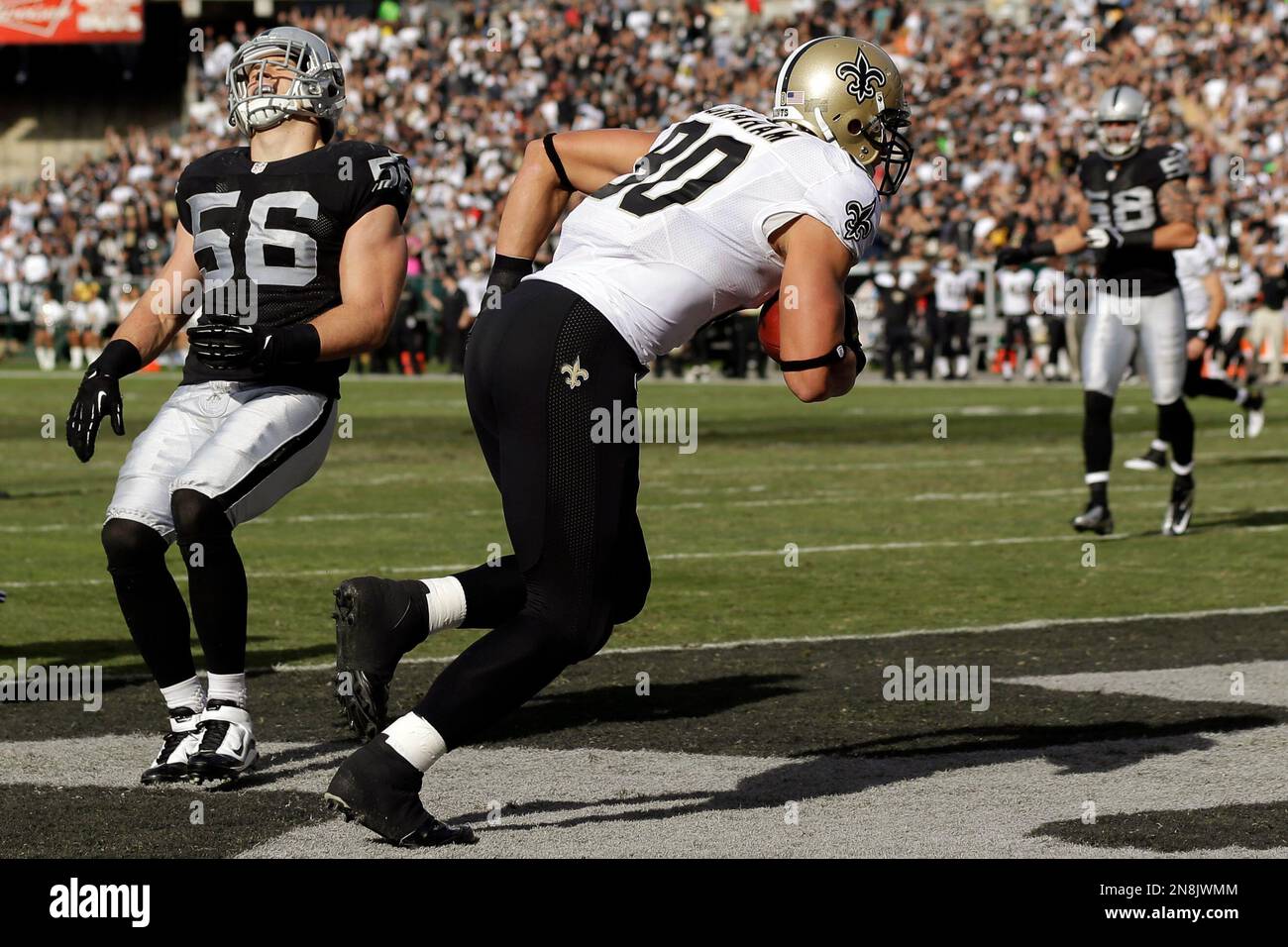 Oakland Raiders tight end Dave Casper, left, carries the ball