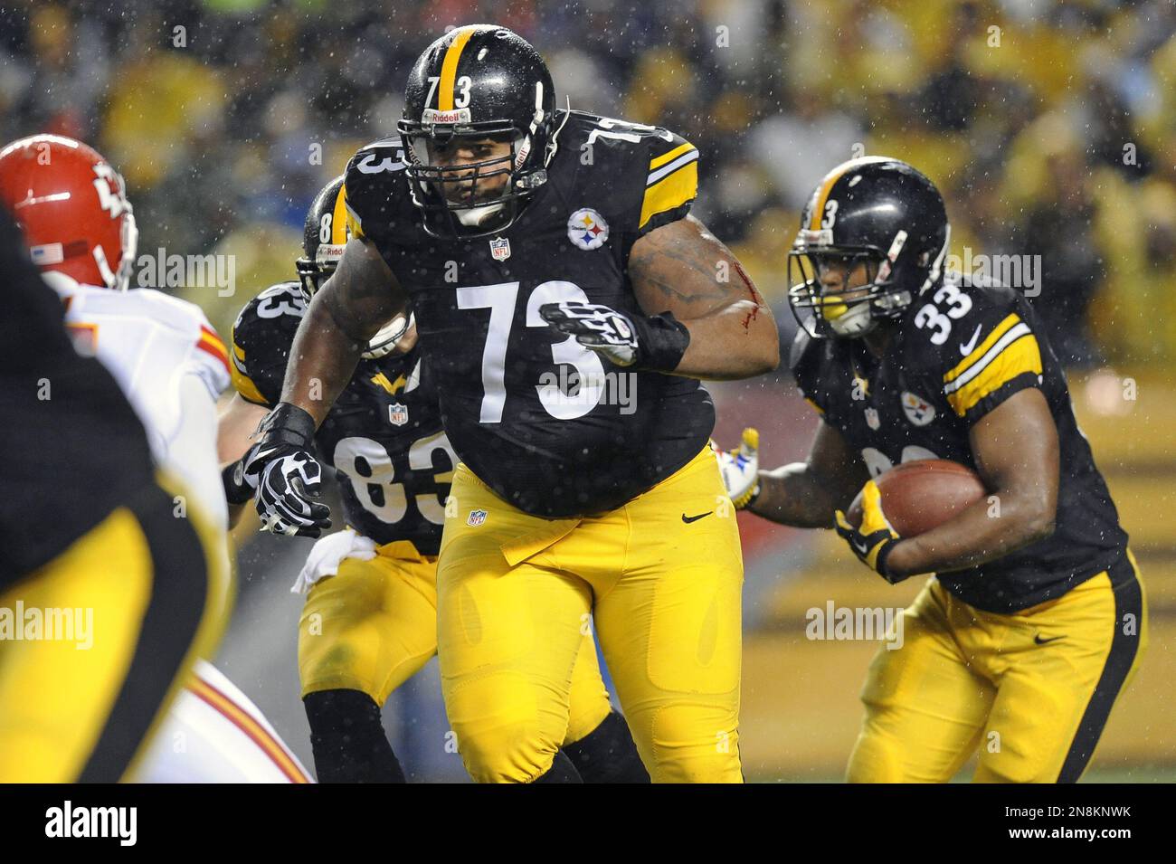 Pittsburgh Steelers guard Ramon Foster (73) blocks for Isaac Redman (33 ...