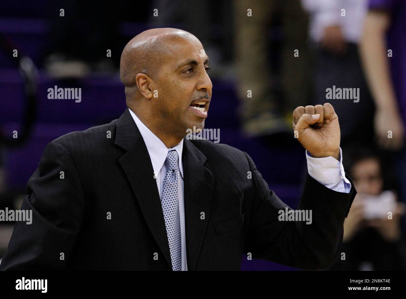 Washington head coach Lorenzo Romar in action against Albany in an NCAA ...