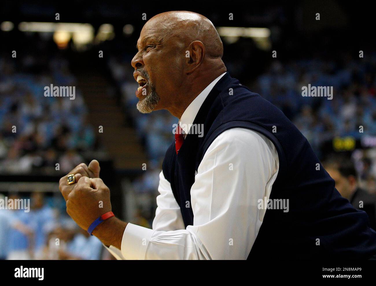 Florida Atlantic coach Mike Jarvis reacts during the first half of an NCAA college basketball