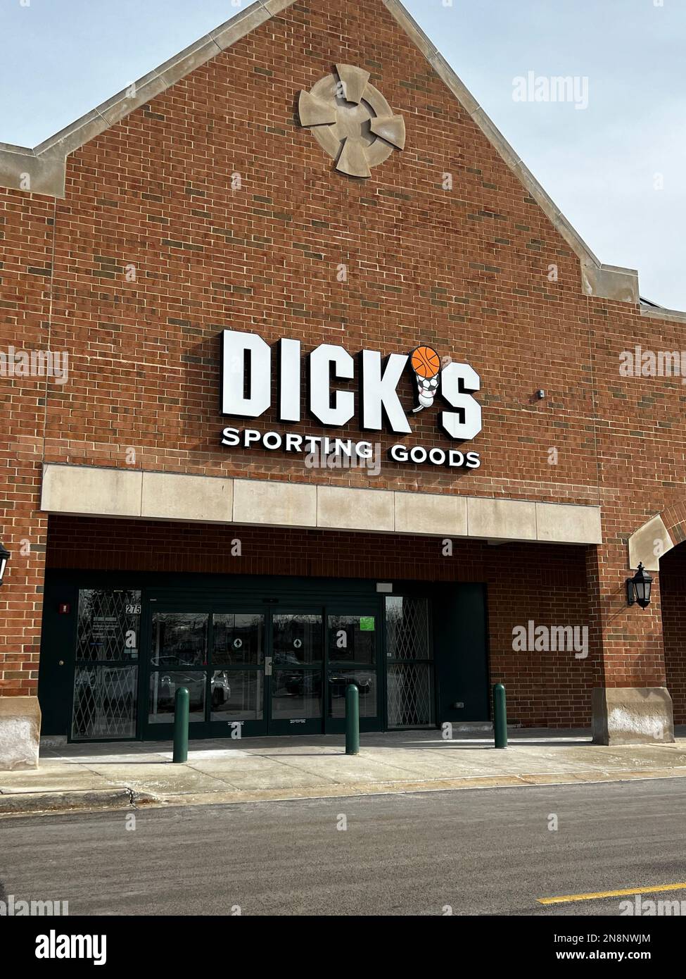 Dicks sporting goods exterior hi-res stock photography and images - Alamy
