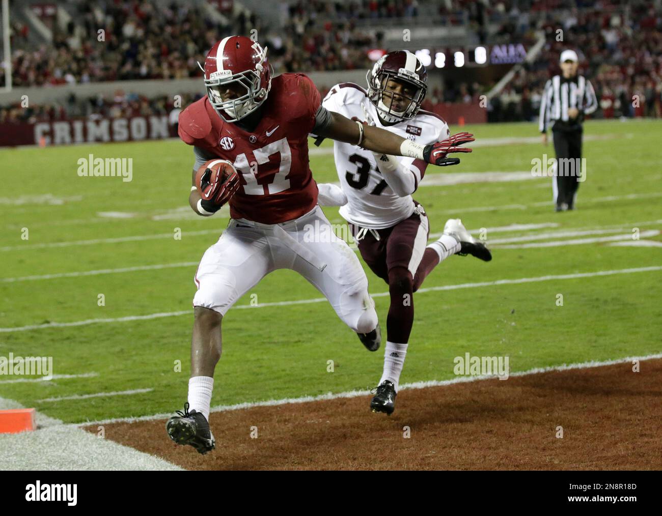 Alabama running back Kenyan Drake (17) scores in the fourth quarter of