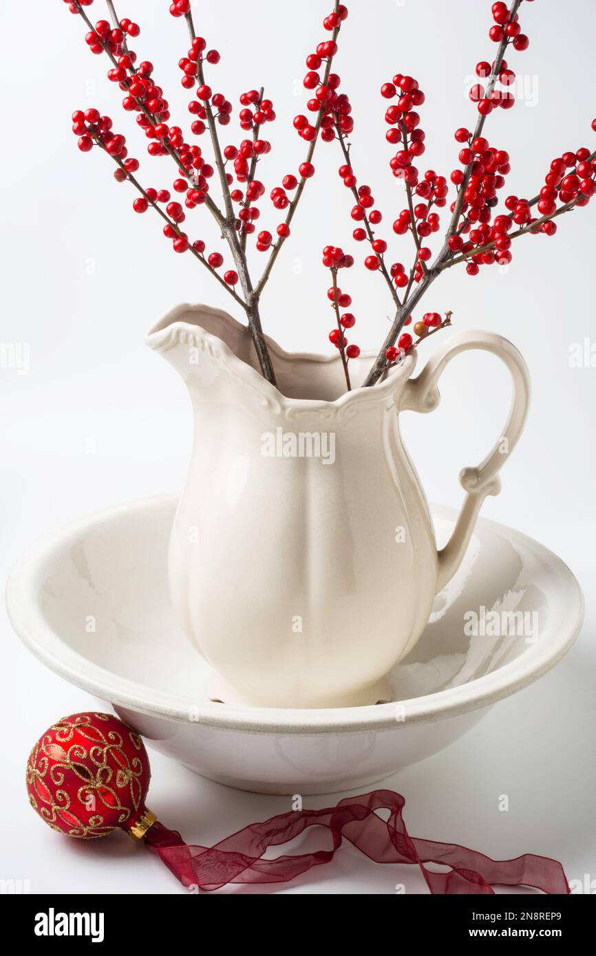 Antique pitcher and bowl hi-res stock photography and images - Alamy