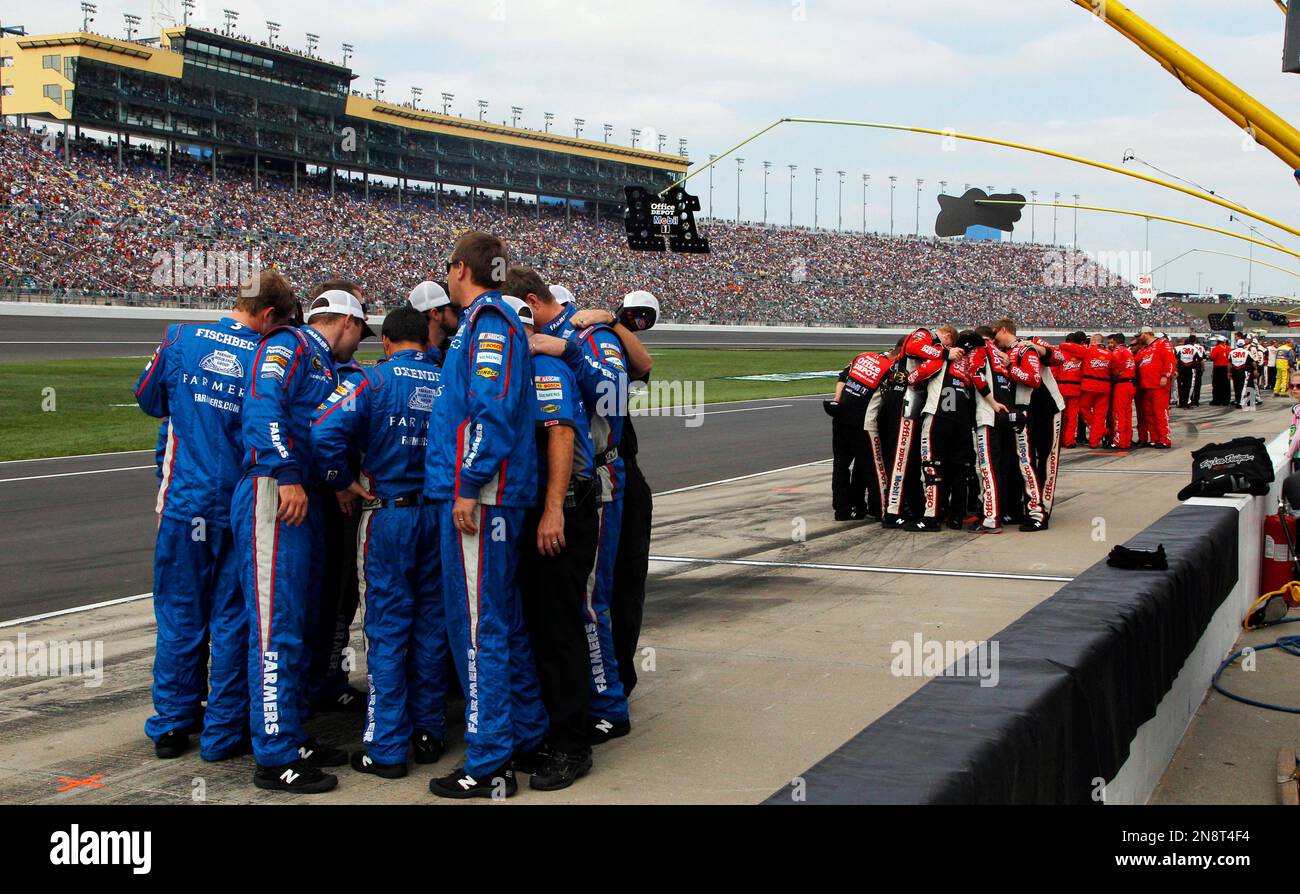 Teams huddle before a NASCAR Sprint Cup Series auto race at Kansas ...