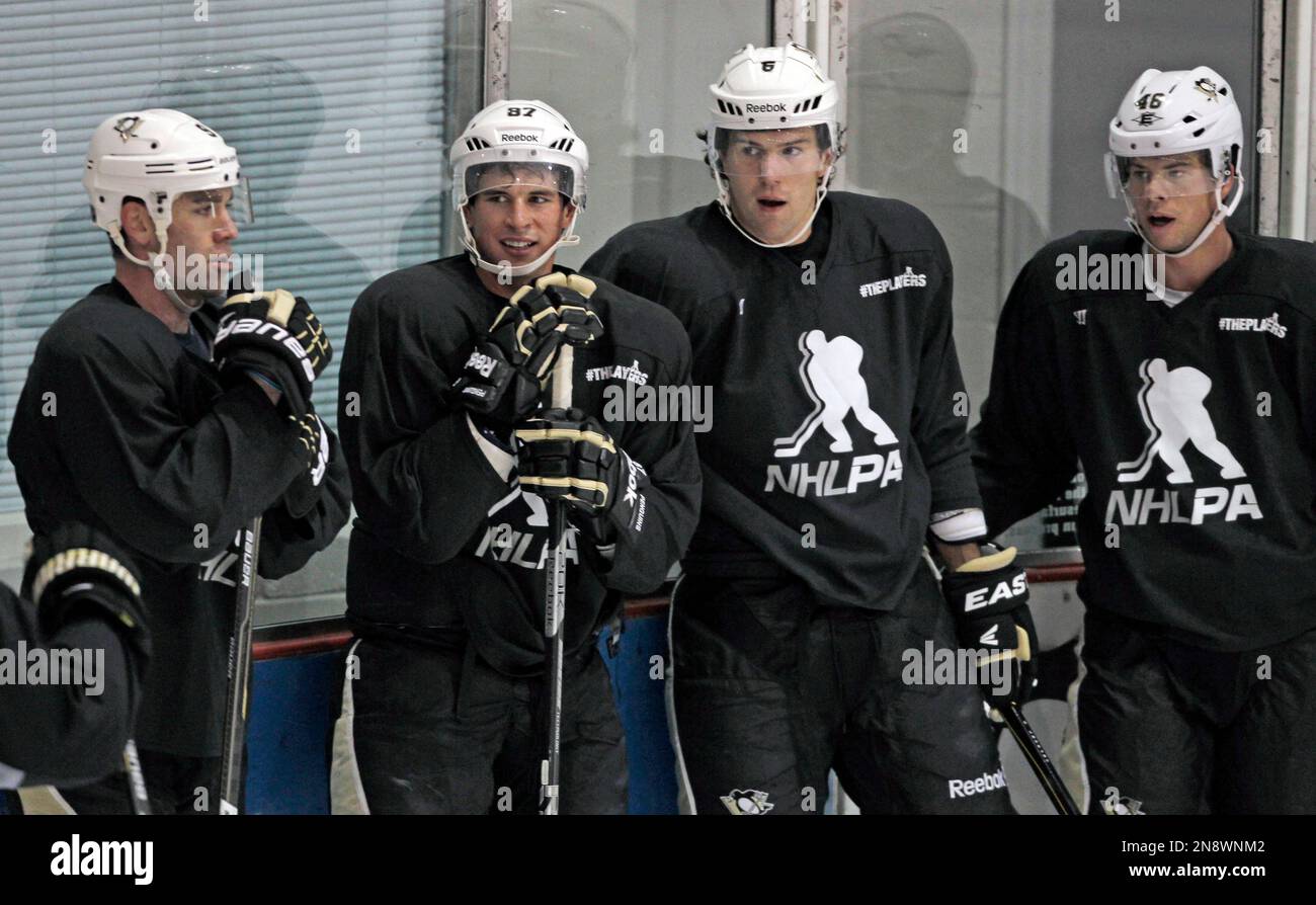 Sidney Crosby  Hot hockey players, Penguins hockey, Hockey players