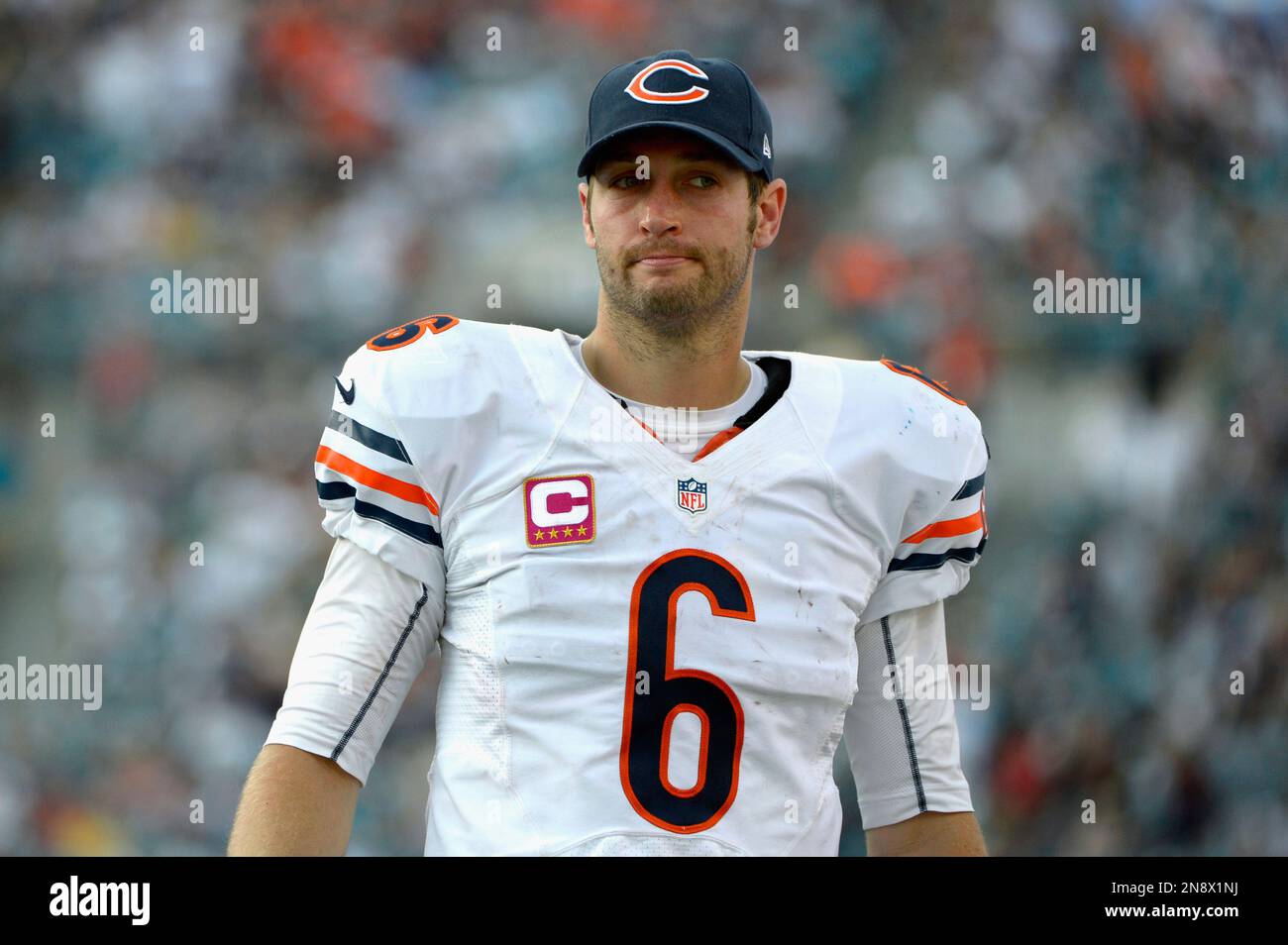 chicago-bears-quarterback-jay-cutler-6-watches-from-the-sideline
