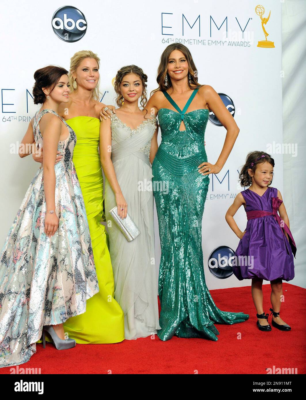 From left, actresses Ariel Winter, Julie Bowen, Sarah Hyland, Sofia(01)