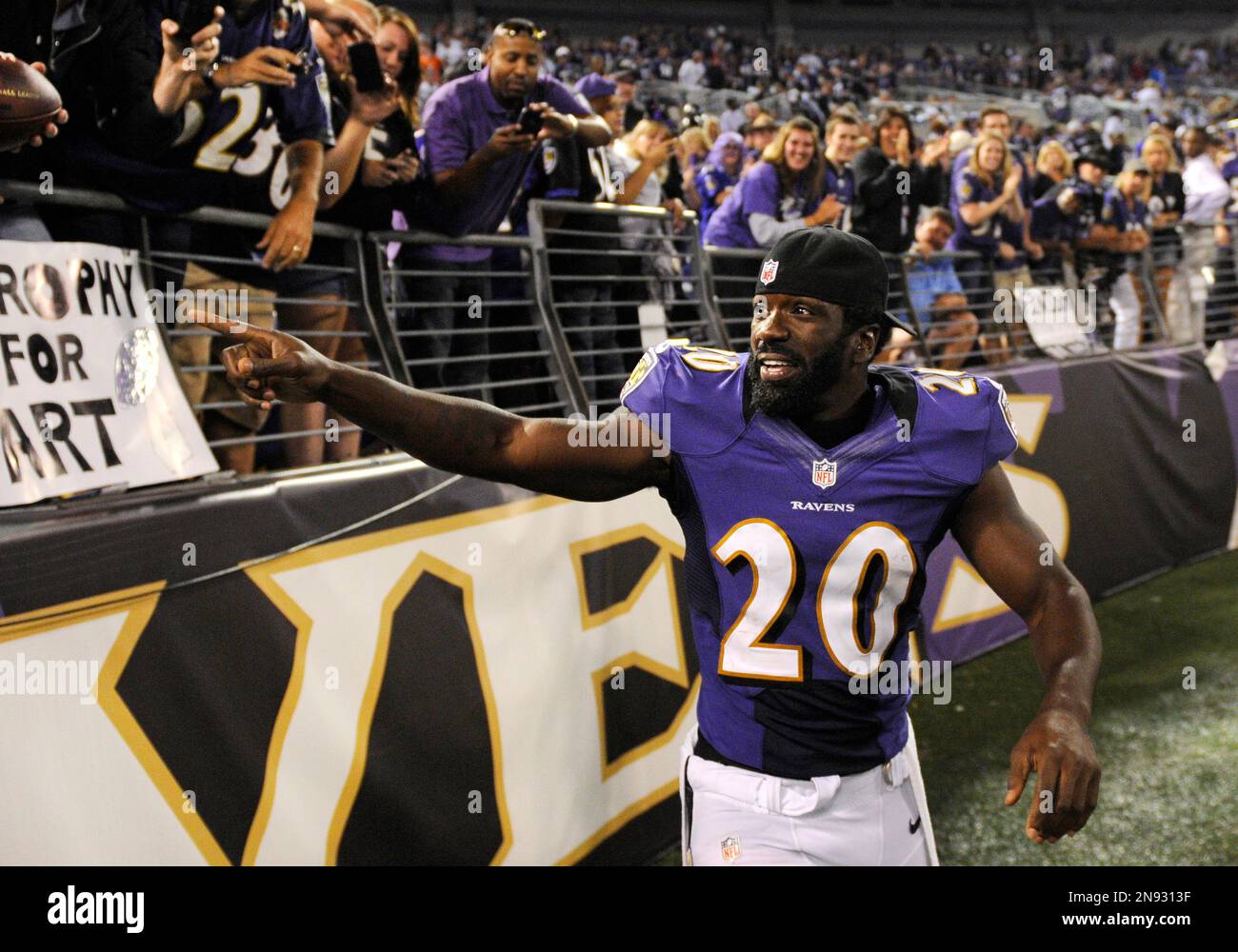 Baltimore Ravens free safety Ed Reed acknowledges fans after an NFL ...