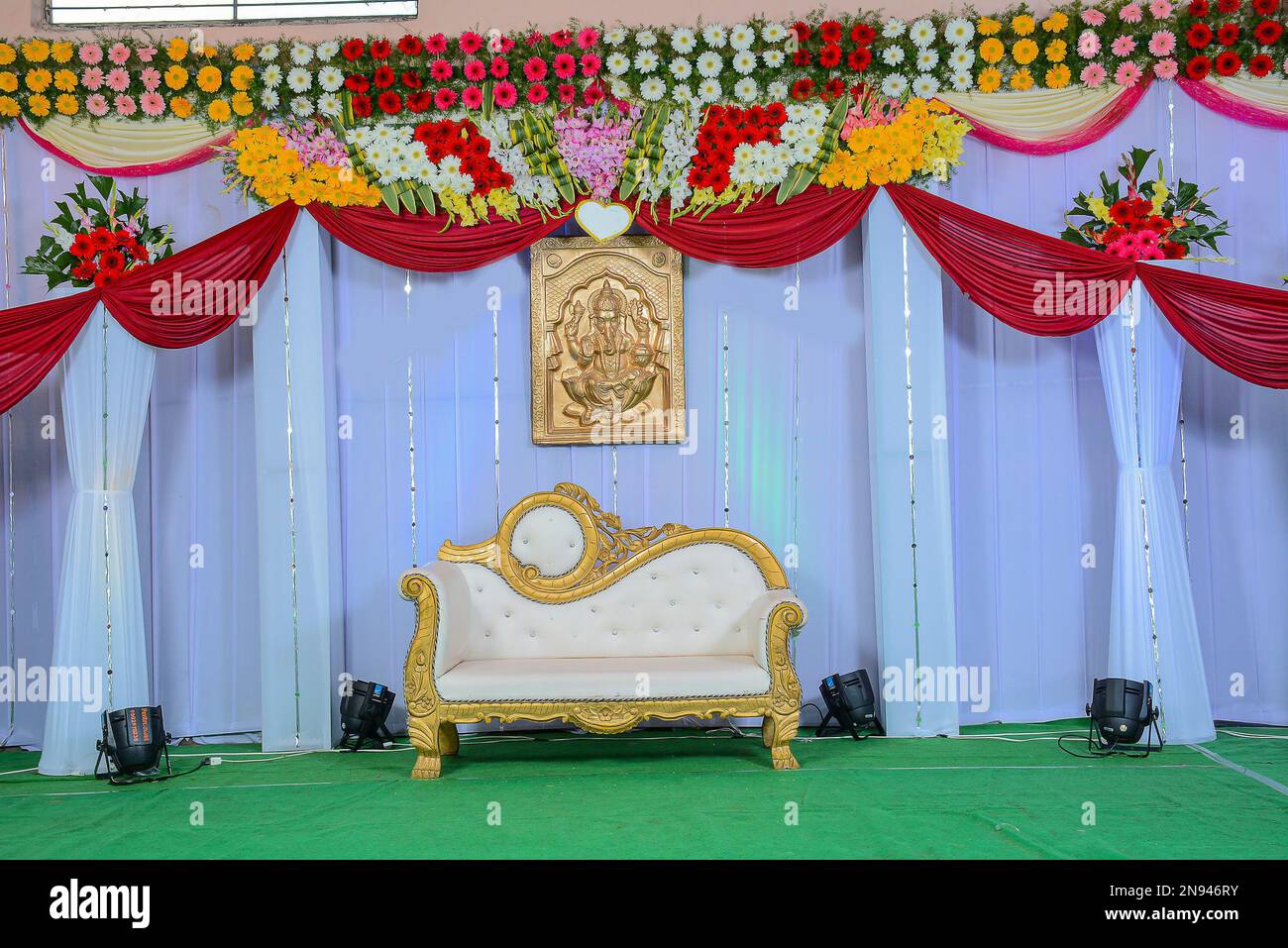 Marriage stage background hi res stock photography and images Alamy