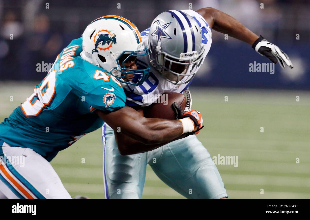 Miami Dolphins linebacker Shelly Lyons (48) tackles Dallas Cowboys