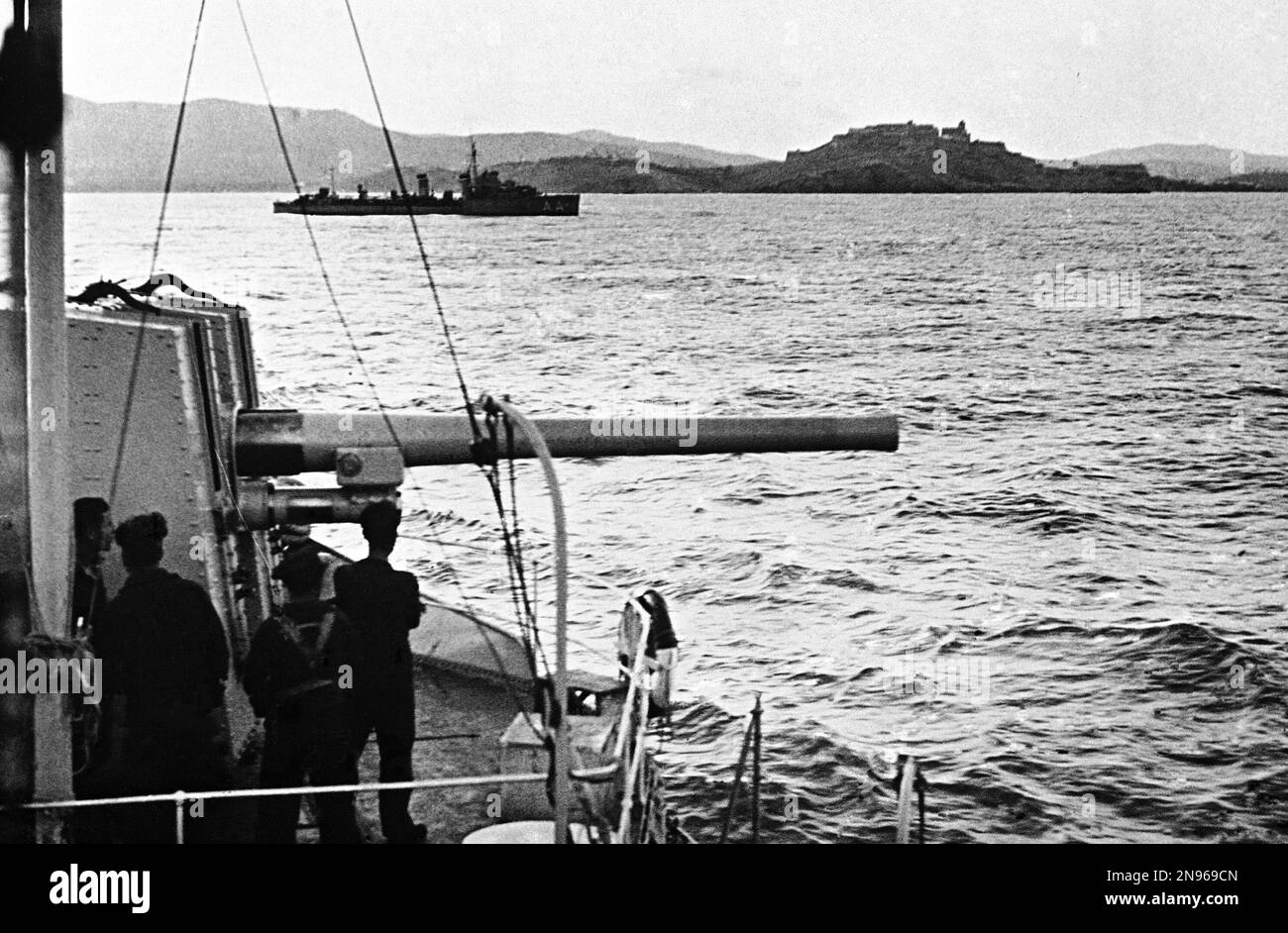 Spanish government warships, the Miranda and the Almiante Aubegrua