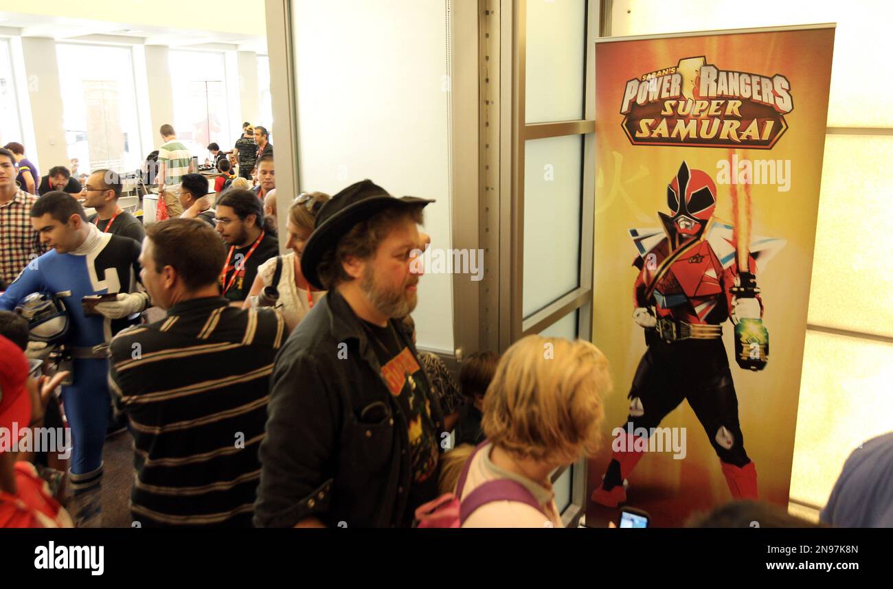 Fans line up at the Power Morphicon Convention 2012 to get autographs ...