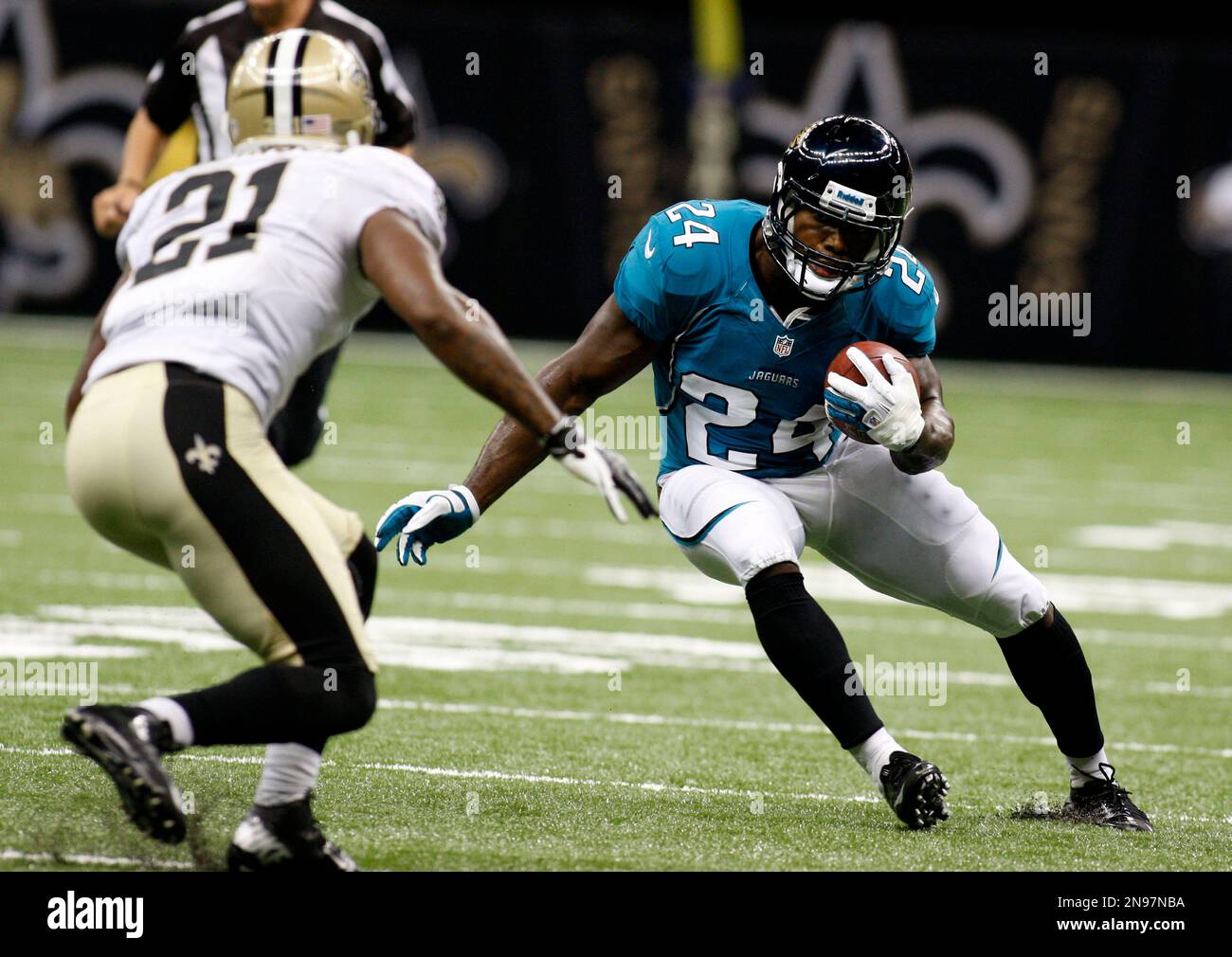 Jacksonville Jaguars running back Montell Owens (24) cuts past New