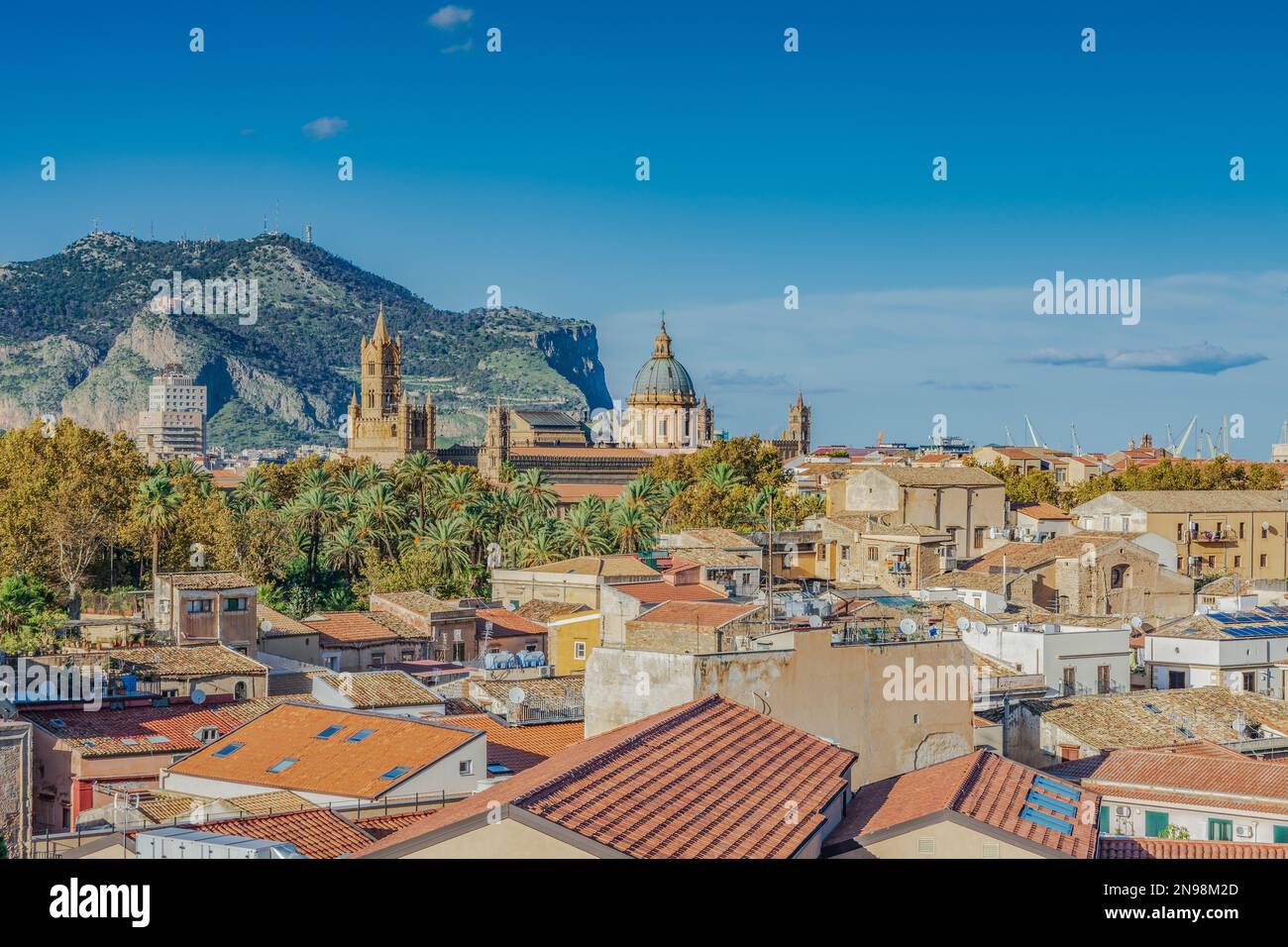 Rooftops of the palermo cathedral hi-res stock photography and images ...