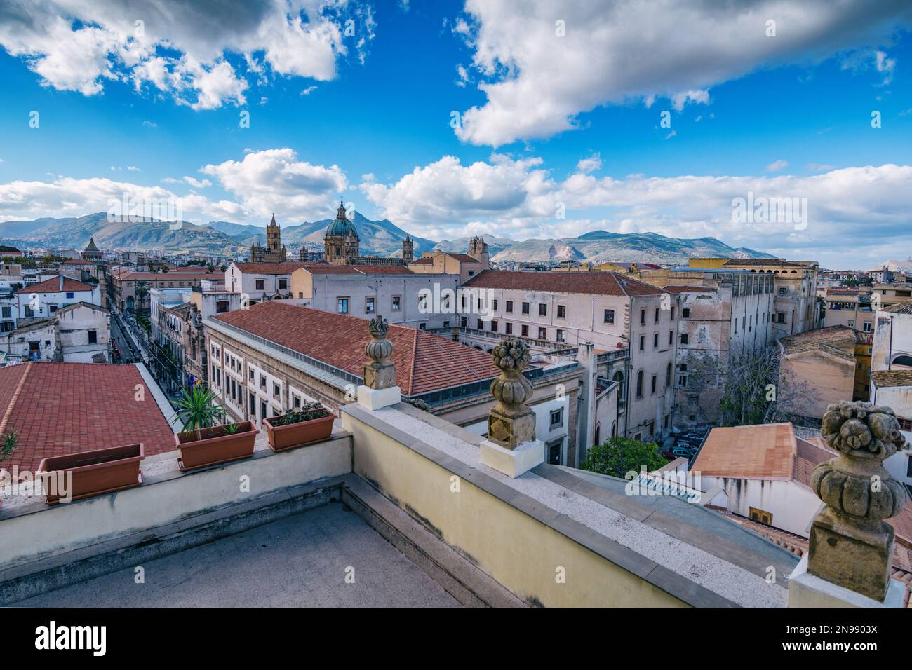 Rooftops of the palermo cathedral hi-res stock photography and images ...