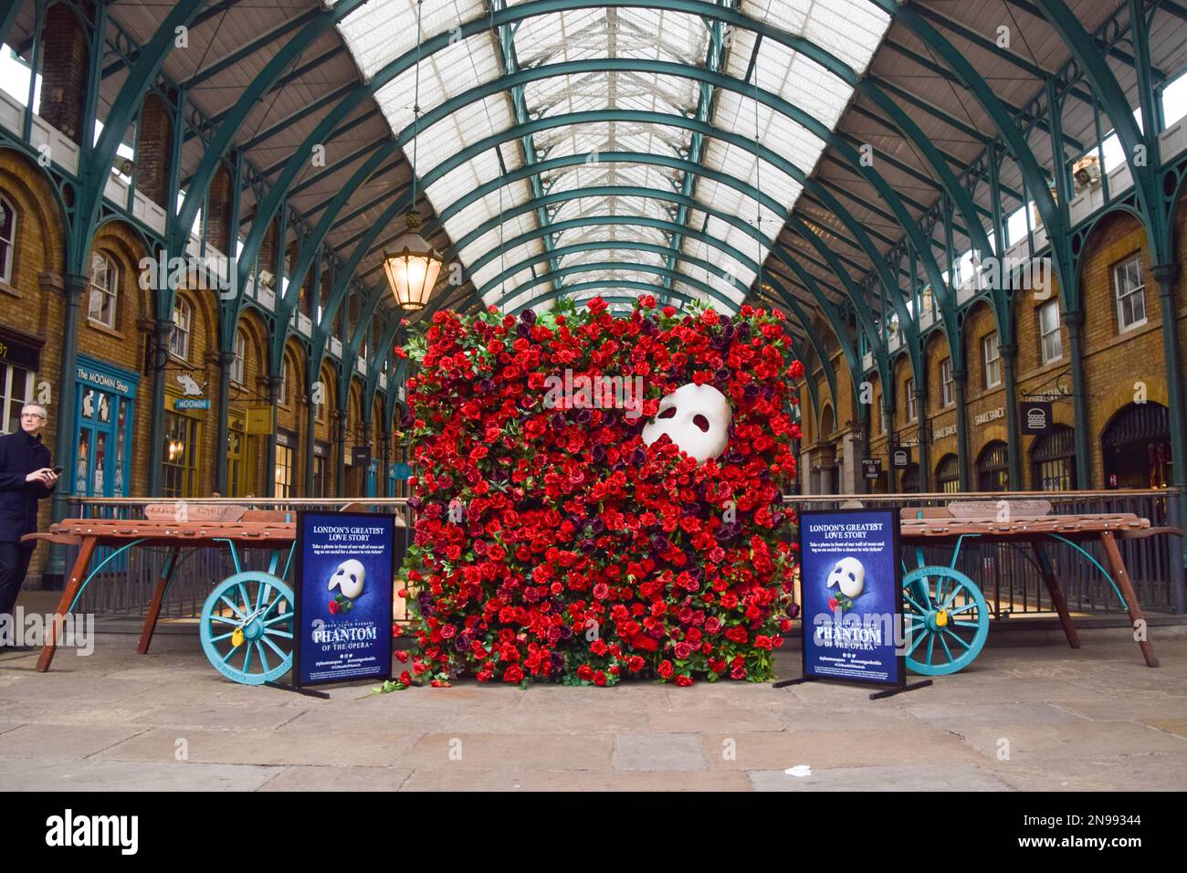 London, UK. 11th February 2023. The Phantom Of The Opera red rose flower wall installation in Covent Garden, part of the Month of Musicals celebrating musical theatre. Stock Photo