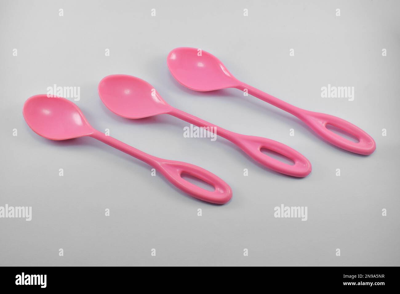 https://c8.alamy.com/comp/2N9A5NR/small-pink-plastic-spoon-isolated-on-white-background-2N9A5NR.jpg
