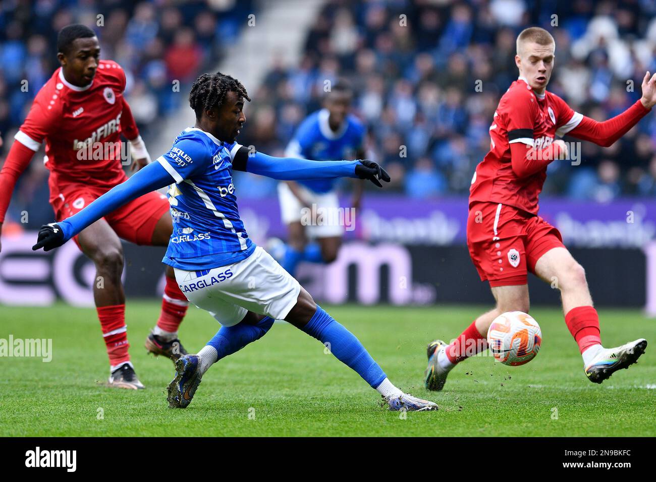 Genk's Mike Tresor Ndayishimiye and Antwerp's Arthur Vermeeren fight for the ball during a soccer match between KRC Genk and RAFC Royal Antwerp FC, Sunday 12 February 2023 in Genk, on day 25 of the 2022-2023 'Jupiler Pro League' first division of the Belgian championship. BELGA PHOTO JOHAN EYCKENS Credit: Belga News Agency/Alamy Live News Stock Photo