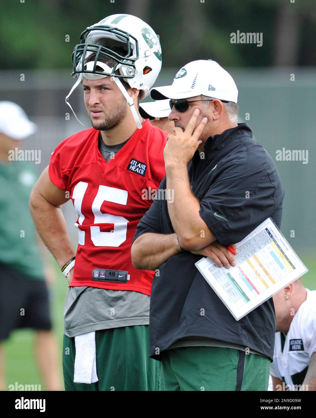 New York Jets quarterbacks coach Matt Cavanaugh, right, and quarterback
