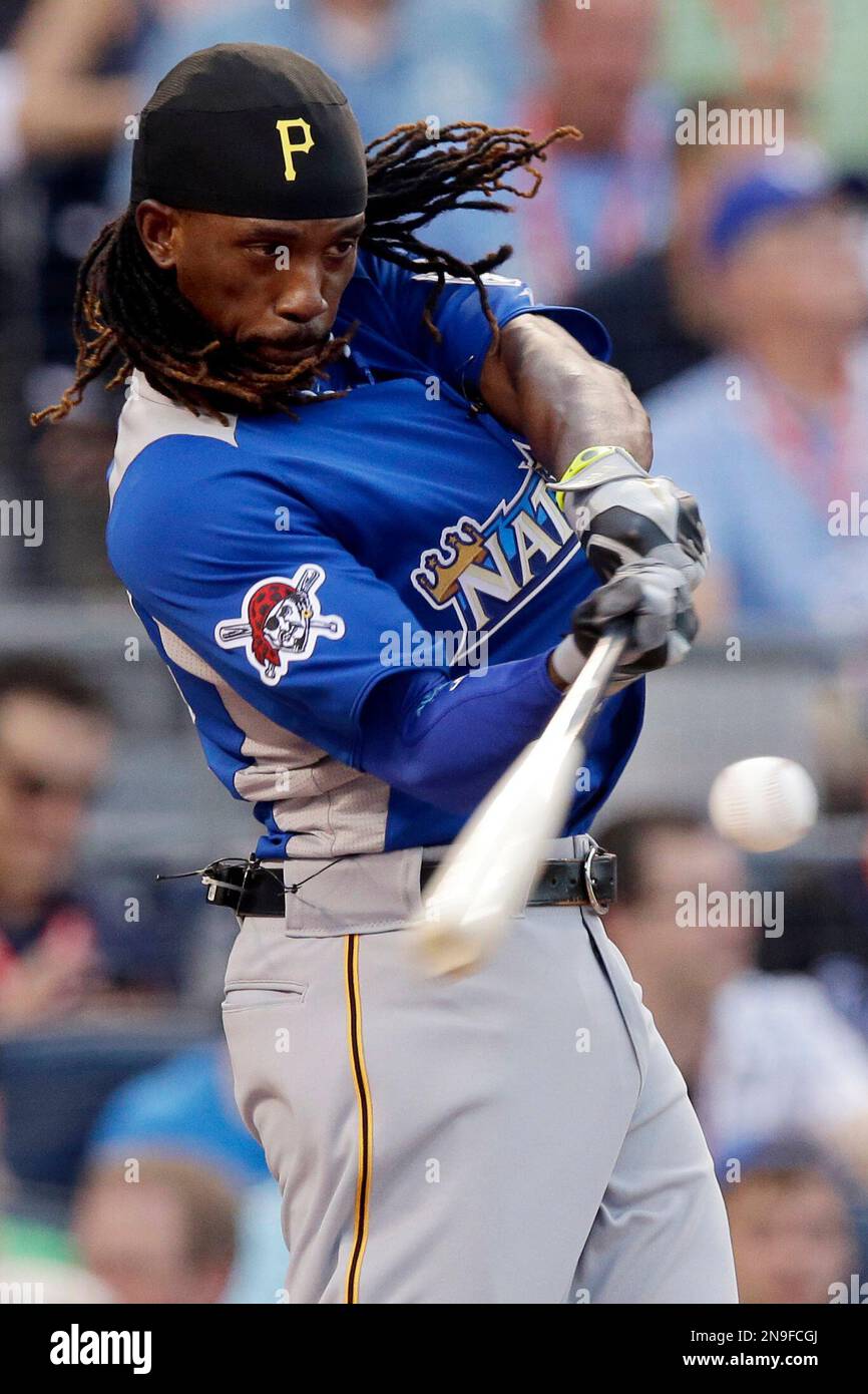 National League's Andrew McCutchen, of the Pittsburgh Pirates, swings  during the MLB All-Star baseball Home Run Derby, Monday, July 9, 2012, in  Kansas City, Mo. (AP Photo/Jeff Roberson Stock Photo - Alamy