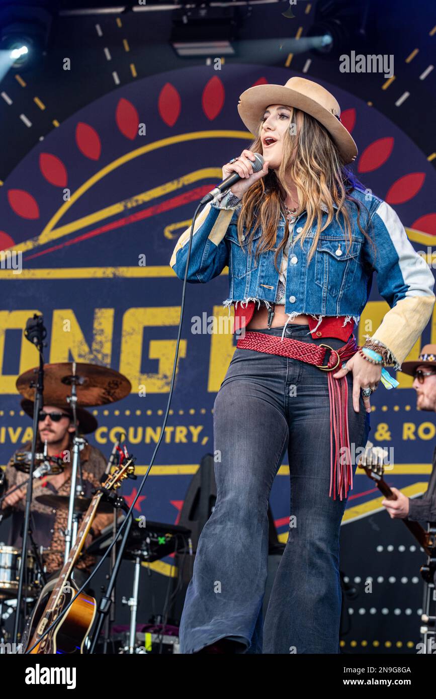 Lainey Wilson Live in concert Stock Photo Alamy