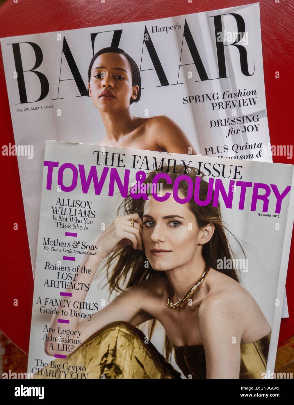 Harpers bazaar cover hi-res stock photography and images - Alamy