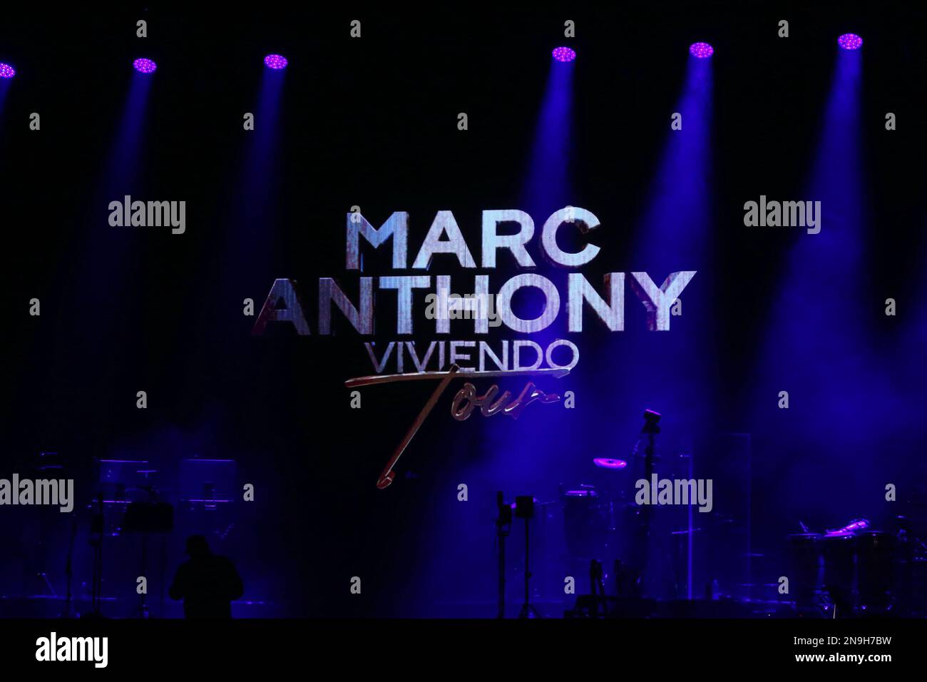 Marc Anthony performs during the Marc Anthony “Viviendo” Tour at