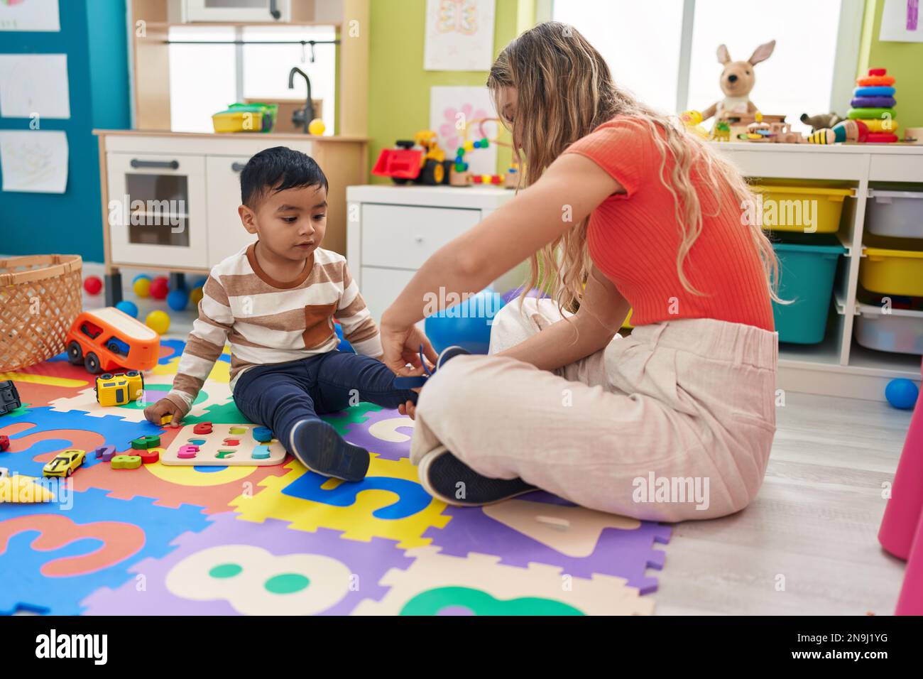 Tying shoes and kid hi-res stock photography and images - Alamy - How To Demonstrate Shoe-Tying With Adorable Real Toddler Photos