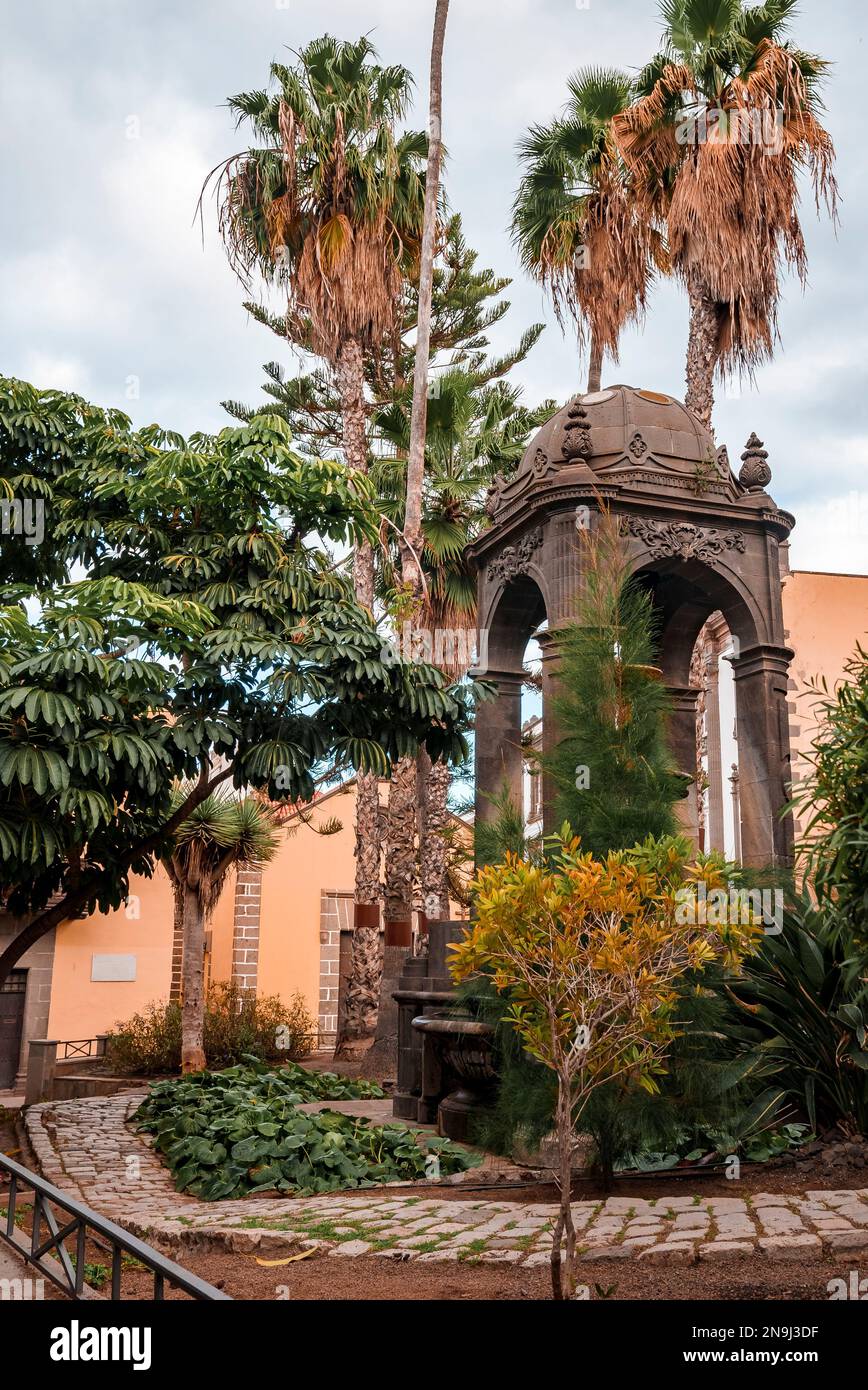 Fountain surrounded with plants and trees at Plaza del Espiritu Santo ...