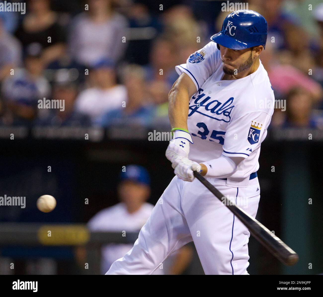 Kansas City Royals' Eric Hosmer (35) hits a tworun home run during the