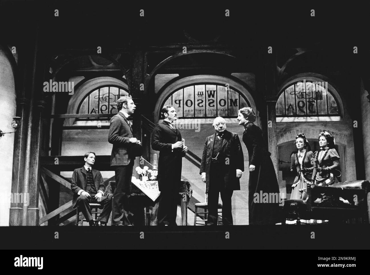 l-r: Ronald Pickup (William Mossop), Stephen Reynolds (Fred Beenstock), Roger Alborough (Albert Prosser), Arthur Lowe (Henry Horatio Hobson), Julia McKenzie (Maggie Hobson), Lesley Manville (Alice Hobson), Veronica Sowerby (Vickey Hobson) in HOBSON'S CHOICE by Harold Brighouse at the Lyric Theatre Hammersmith, London W6  02/02/1981  set design: Kenneth Mellor  costumes: Mark Negin  lighting: Mark Dawson  director: David Giles Stock Photo