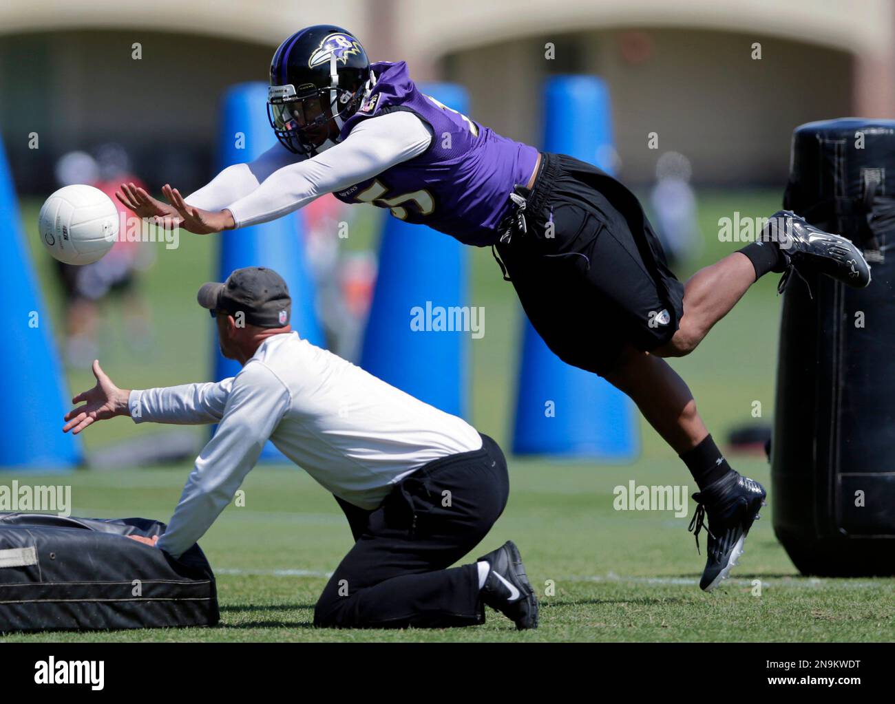 Baltimore Ravens running back Anthony Allen dives during a drill at NFL ...
