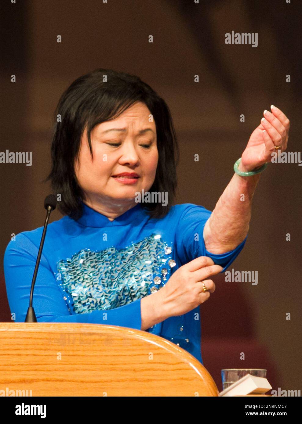 Kim Phuc reveals her body burns caused by napalm at a speech Liberty ...