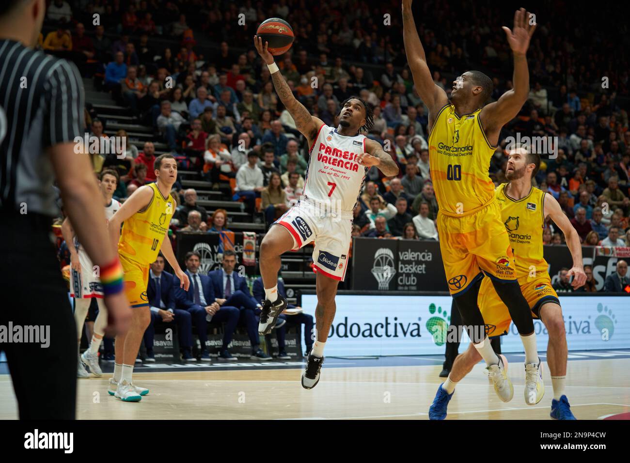 Chris Jones of Valencia basket (L) and Damien Inglis of Gran Canaria (R) in action during the J20 Liga Endesa at Fuente de San Luis Sport Hall (Valenc Stock Photo