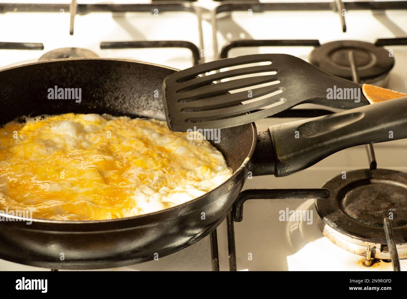 https://c8.alamy.com/comp/2N9RGFD/omelette-in-a-frying-pan-on-a-gas-stove-at-home-in-the-kitchen-cook-food-2N9RGFD.jpg
