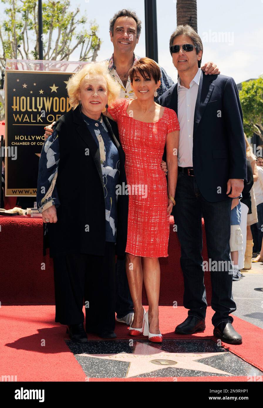 "Everybody Loves Raymond" cast members, from left, Doris Roberts, Brad
