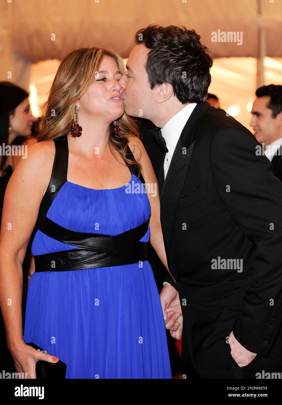 Jimmy Fallon and wife Nancy Juvonen arrive at the Metropolitan Museum ...