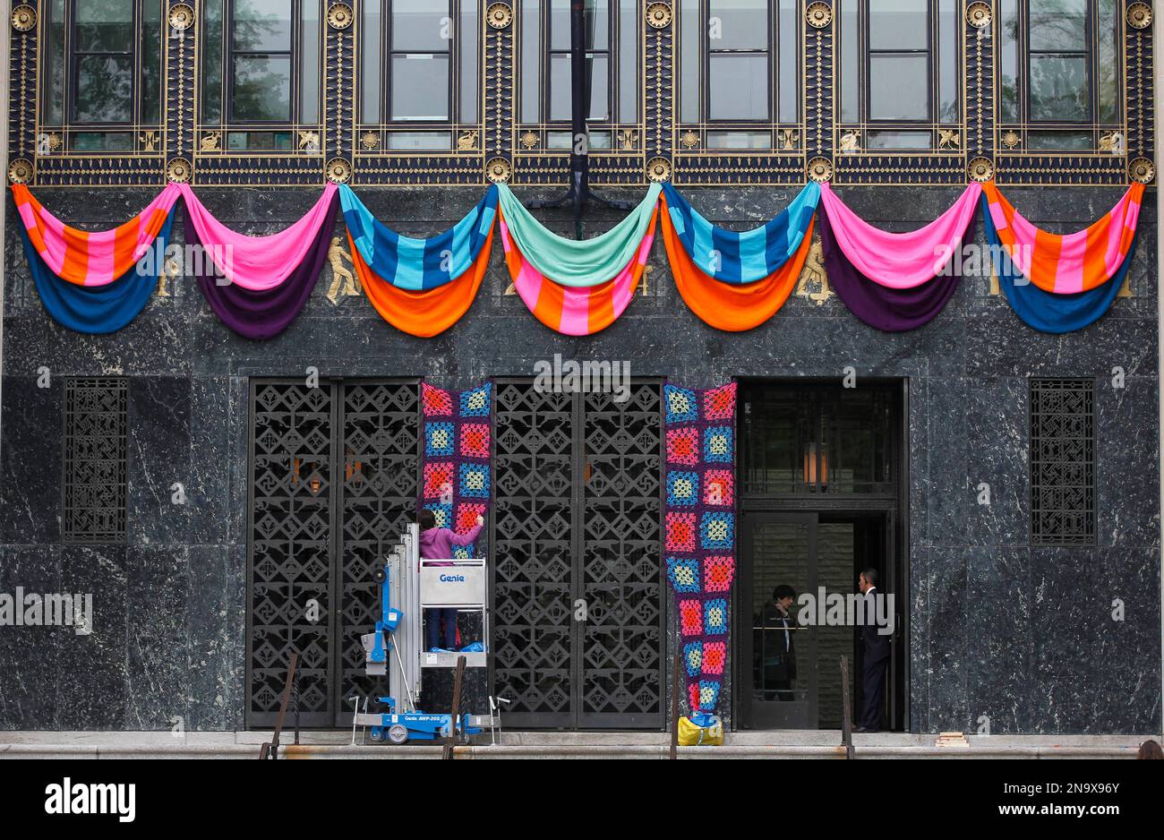 Artist Jessie Hemmons 'yarn bombs' the Philadelphia Museum of Art