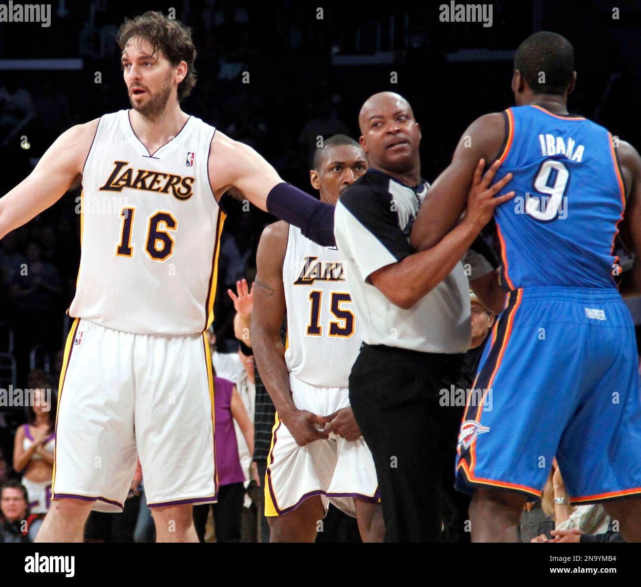 Los Angeles Lakers forward Pau Gasol (16) and forward Metta World