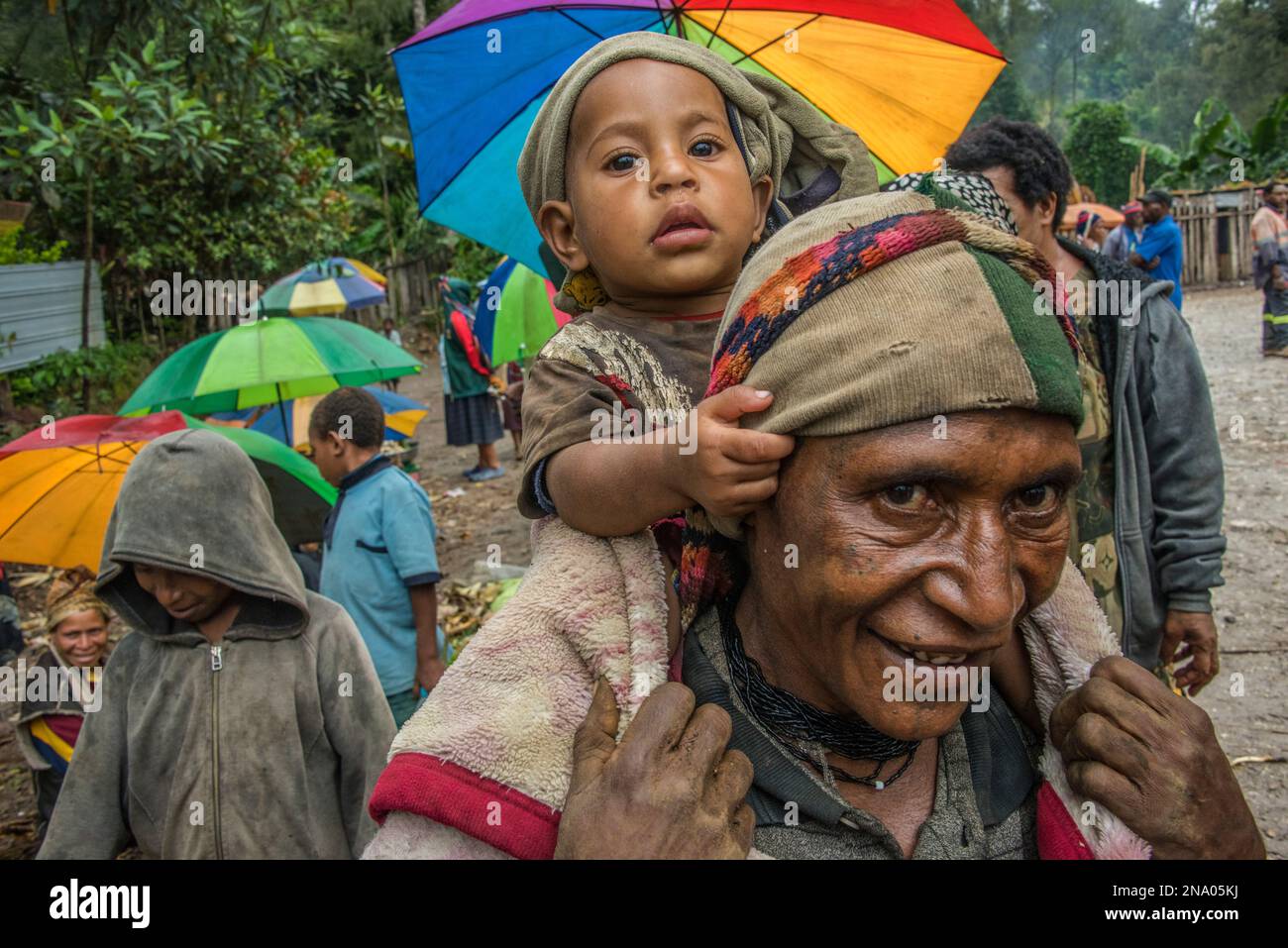Father and child in the Tari Valley area of the Southern Highlands of ...