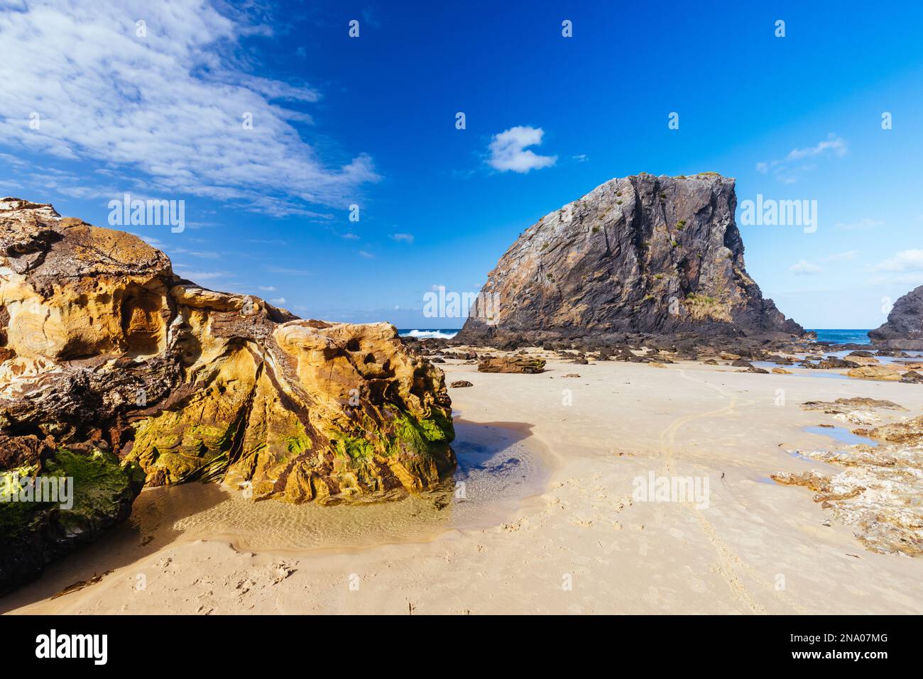 Glasshouse rocks beach hi-res stock photography and images - Alamy