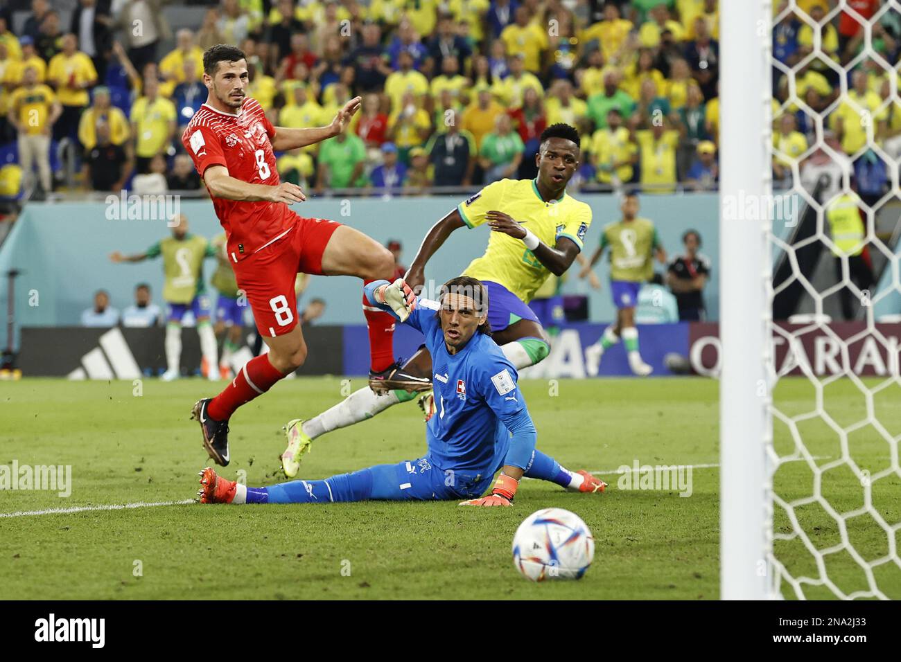 DOHA - (LR) Remo Freuler of Switzerland, Vinicius Junior of Brazil, Switzerland goalkeeper Yann Sommer during the FIFA World Cup Qatar 2022 group G match between Brazil and Switzerland at 974 Stadium on November 28, 2022 in Doha, Qatar. AP | Dutch Height | MAURICE OF STONE Stock Photo