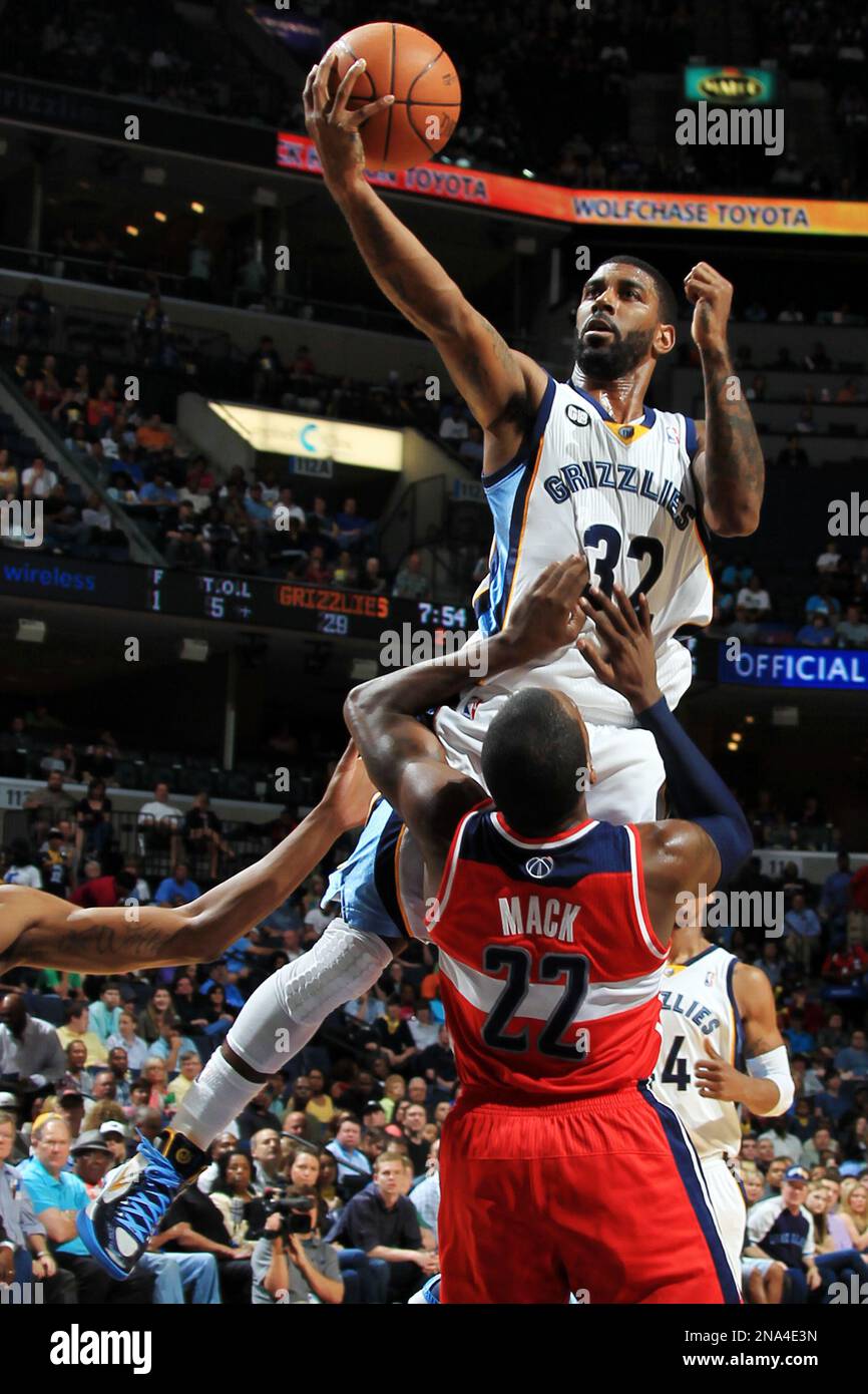 Memphis Grizzlies guard O.J. Mayo (32) shoots over Washington Wizards ...