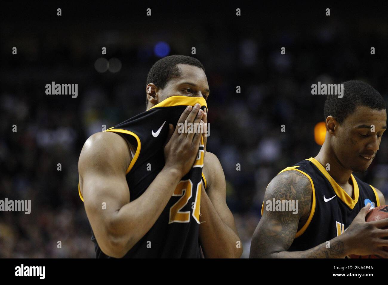 VCU's Bradford Burgess (20) pulls his jersey over his face as teammate