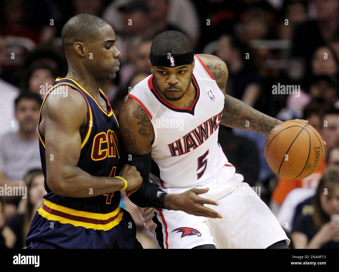 Atlanta Hawks' Josh Smith (5) pushes to the lane against Cleveland