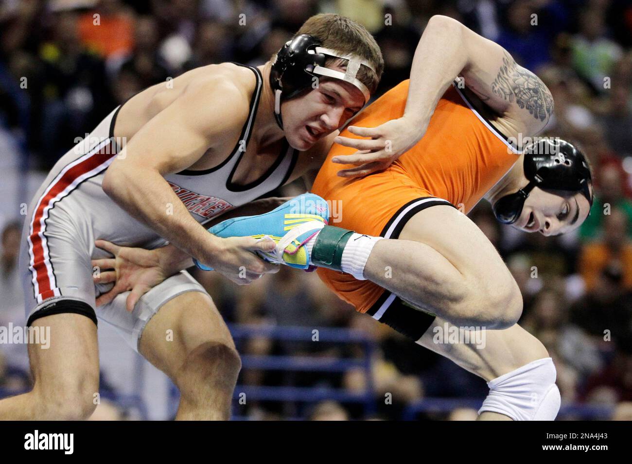 Oklahoma State's Jordan Oliver, right, and Ohio State's Logan Stieber