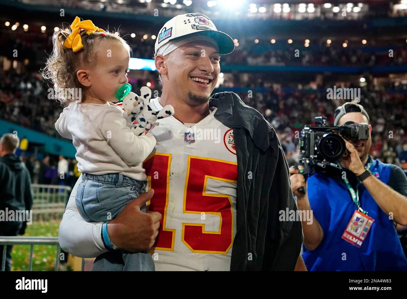 Kansas City Chiefs quarterback Patrick Mahomes holds his daughter ...